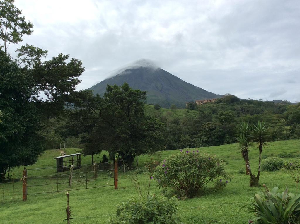 Готель Cabinas Los Guayabos La Fortuna Номер фото