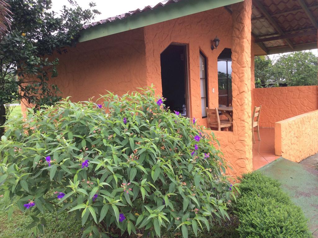 Готель Cabinas Los Guayabos La Fortuna Номер фото