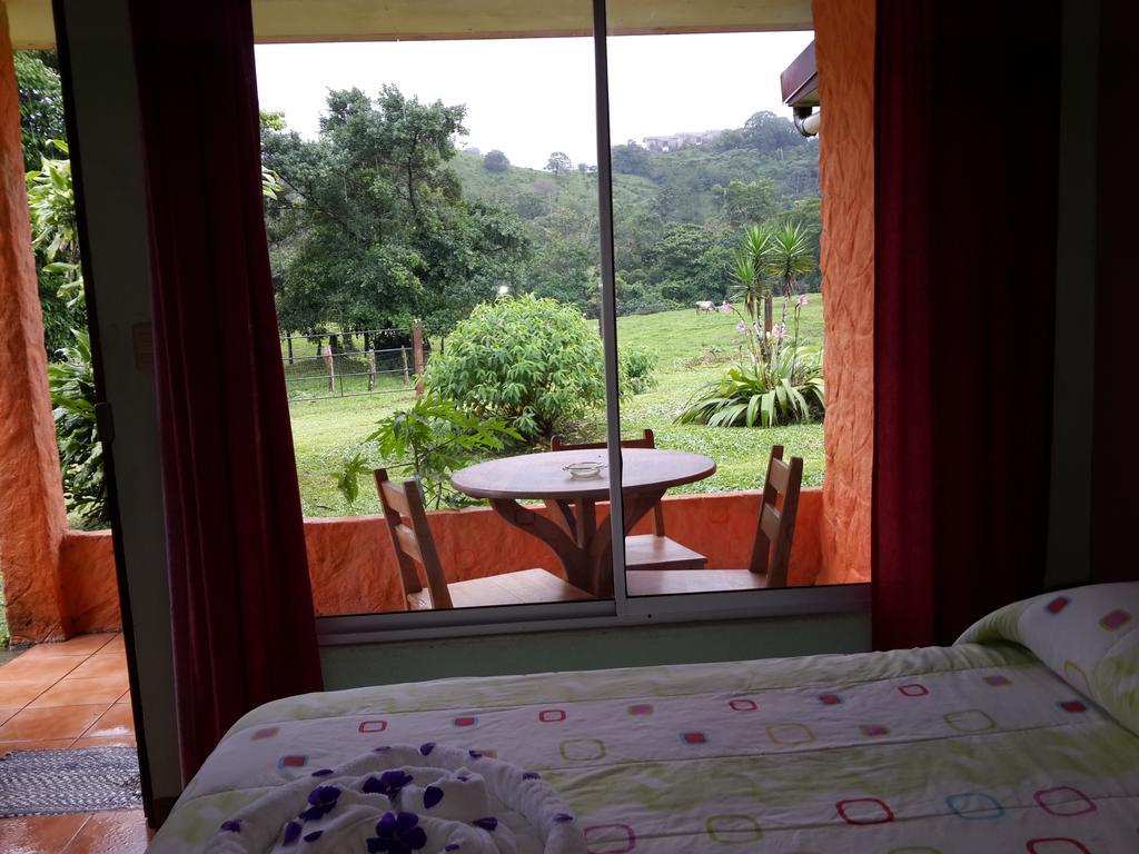 Готель Cabinas Los Guayabos La Fortuna Номер фото