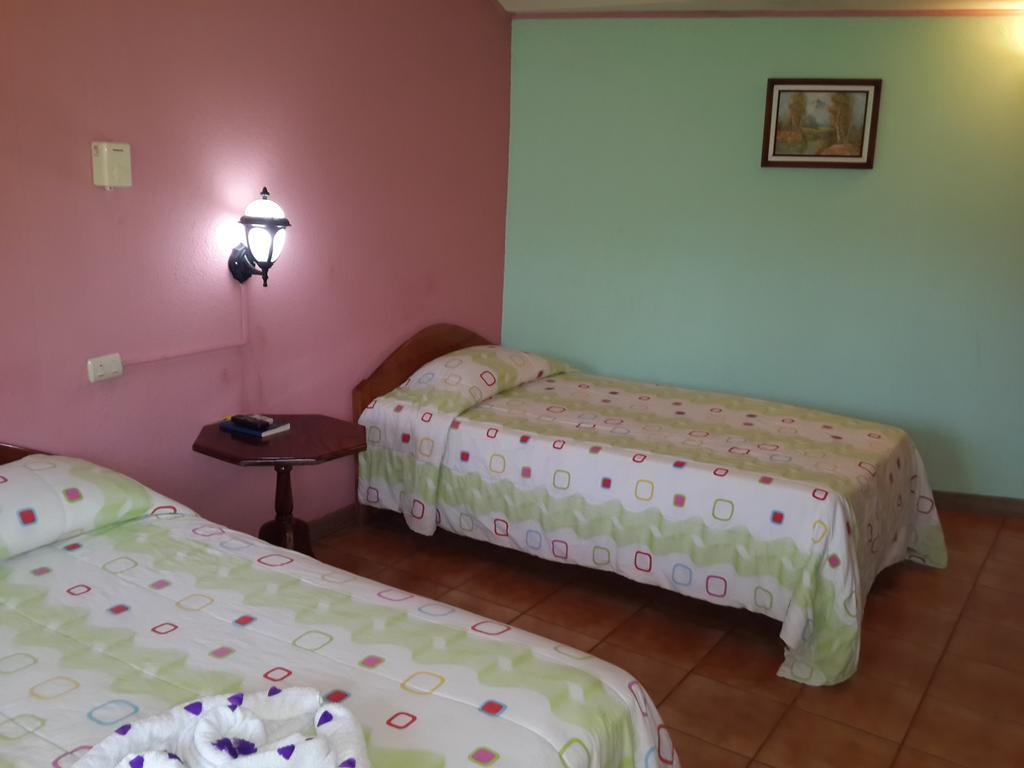 Готель Cabinas Los Guayabos La Fortuna Номер фото