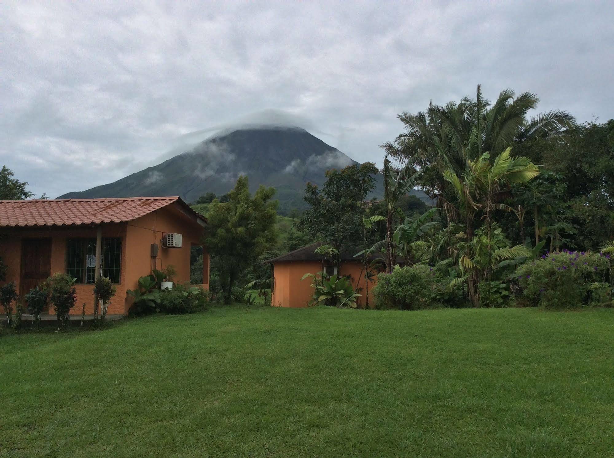 Готель Cabinas Los Guayabos La Fortuna Екстер'єр фото
