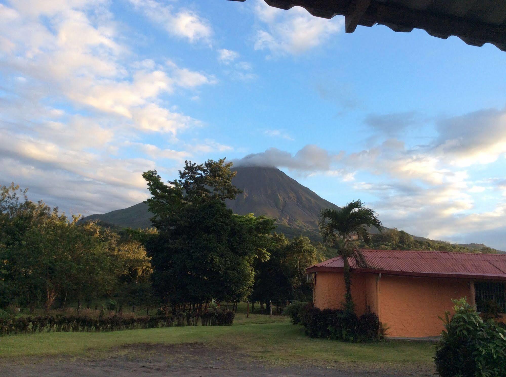Готель Cabinas Los Guayabos La Fortuna Екстер'єр фото