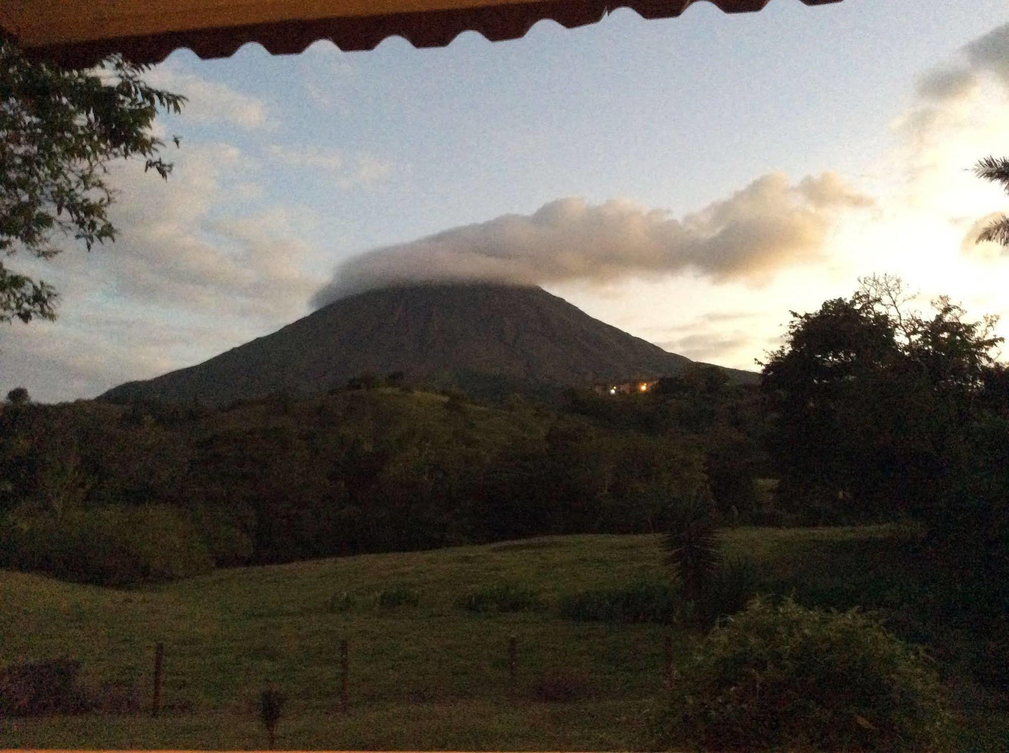 Готель Cabinas Los Guayabos La Fortuna Екстер'єр фото